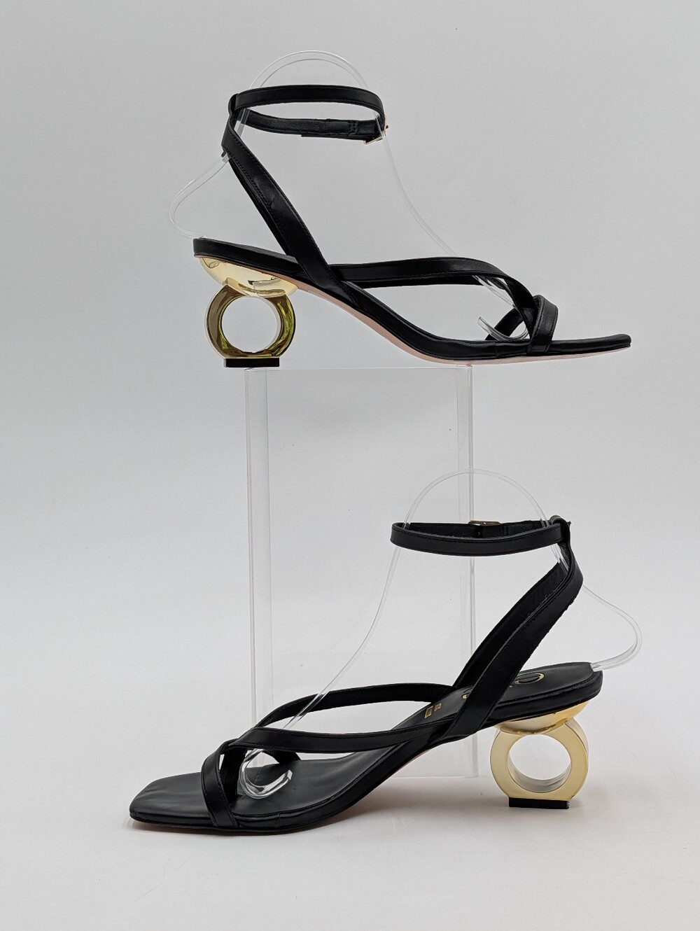 EXÉ Size 39 US 8 Genuine Black Leather With Gold-Tone Ring Heel Strappy Sandals - Picture 9 of 17
